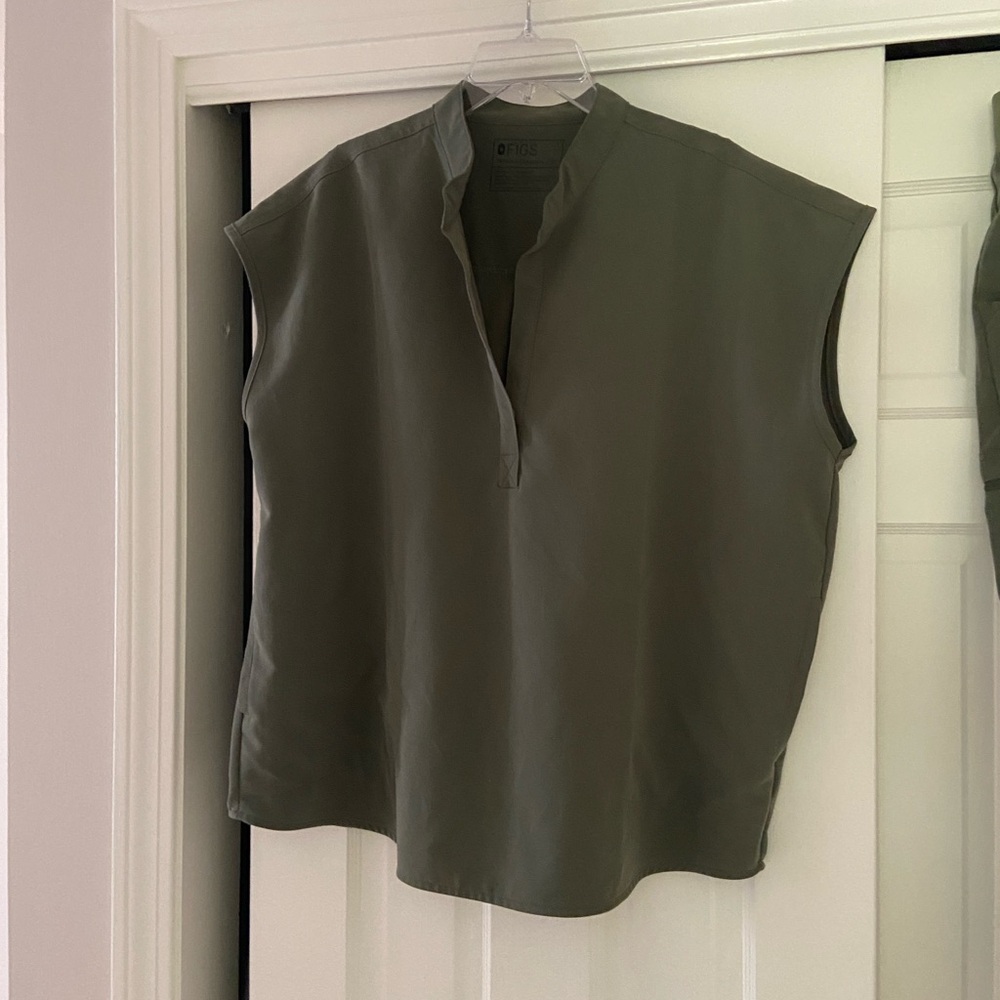 Figs Green Sleeveless Boxy Blouse with Mandarin Collar